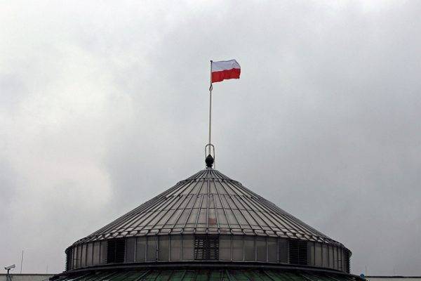 Sejm-Flagge // (cc) Lukas Plewnia / polen-heute.de [CC BY-SA 2.0] / Flickr